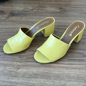 L’intervalle yellow croc mules (Dina mule in melon croco)